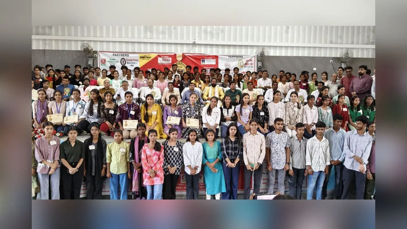 गढ़वा के टाउन हॉल में ‘प्रभात खबर प्रतिभा सम्मान समारोह’ का भव्य आयोजन, डीसी ने किया उद्घाटन
